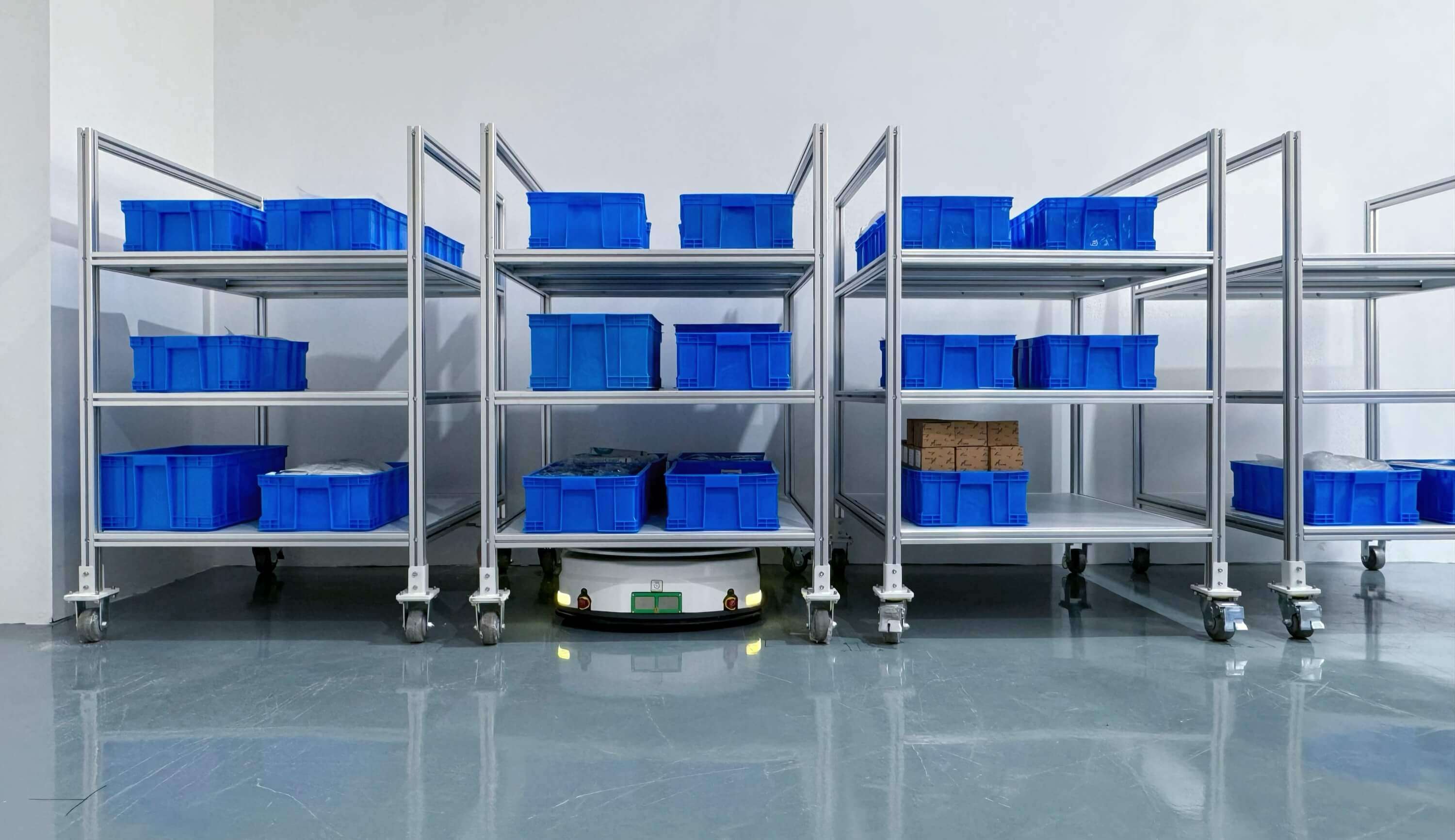 潜伏式AGV小车载重能力解析：如何选择合适的搬运机器人？